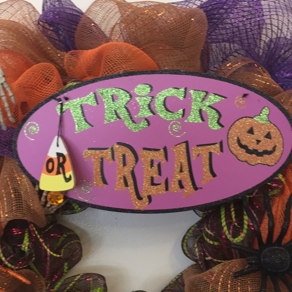 Halloween 25”Trick or Treat HandCrafted Wreath NEW - Picture 4 of 10
